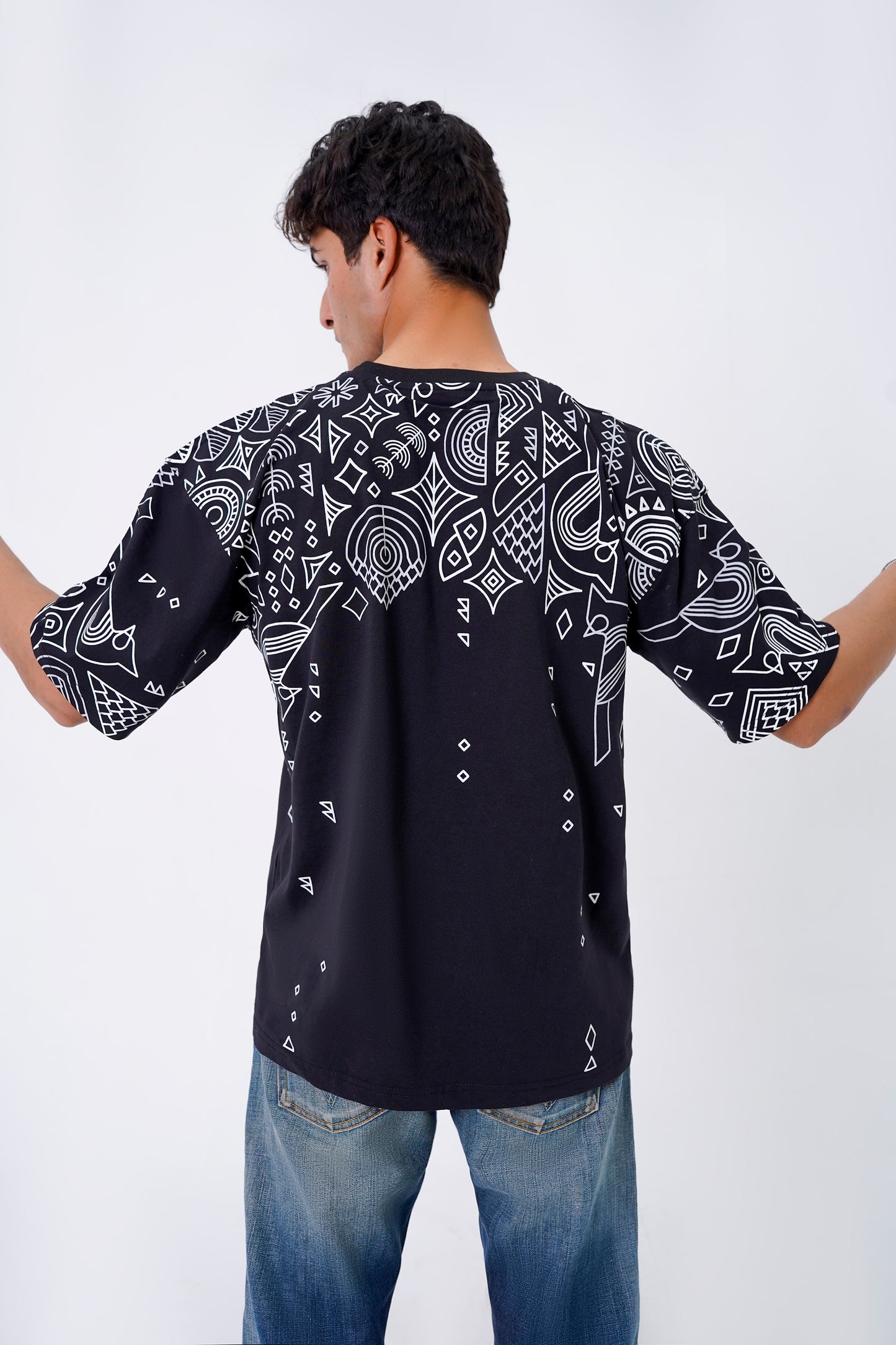 Unisex black oversized t-shirt with abstract design, casual wear