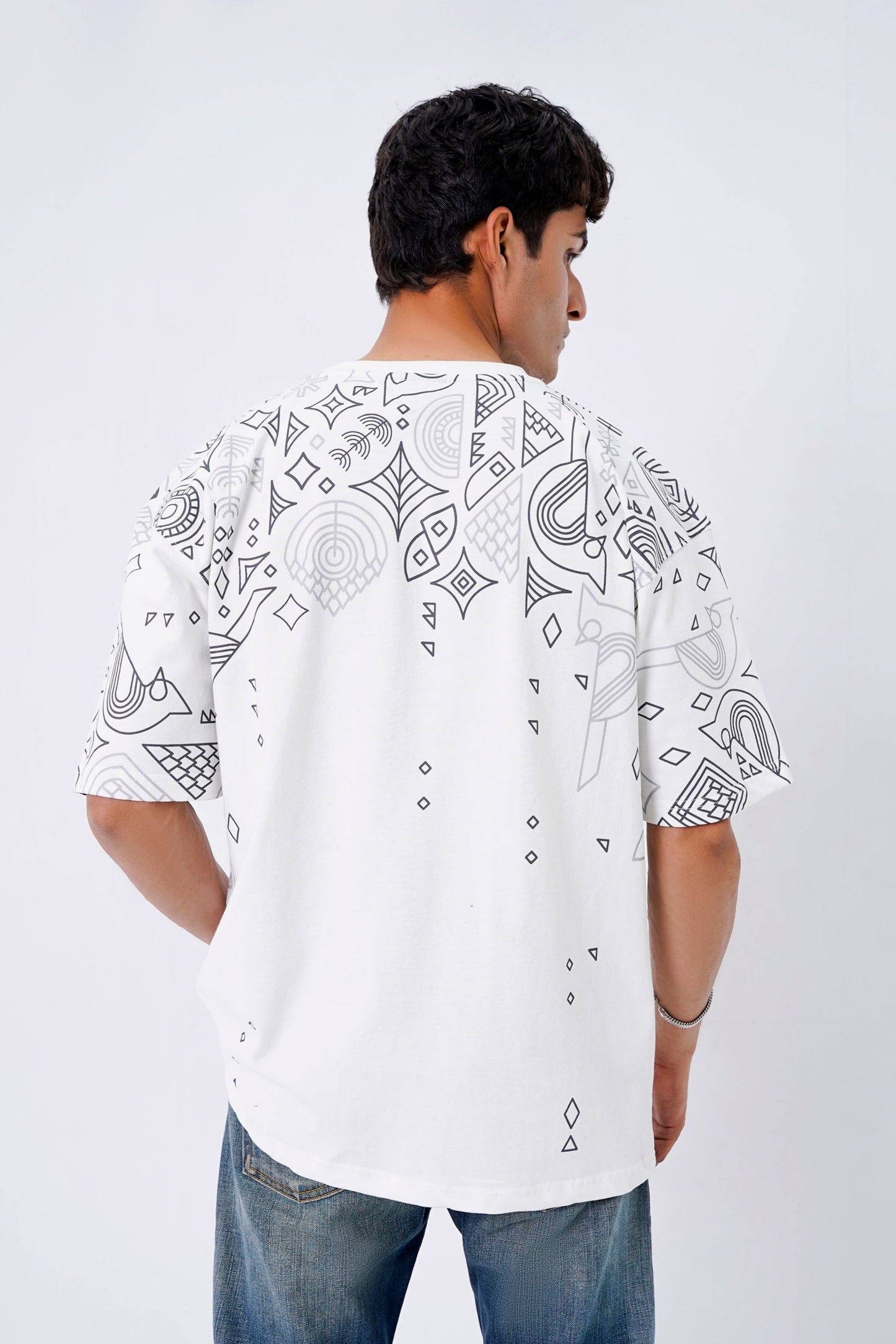 Unisex white t-shirt with artistic design, oversized fit, 100% cotton jersey