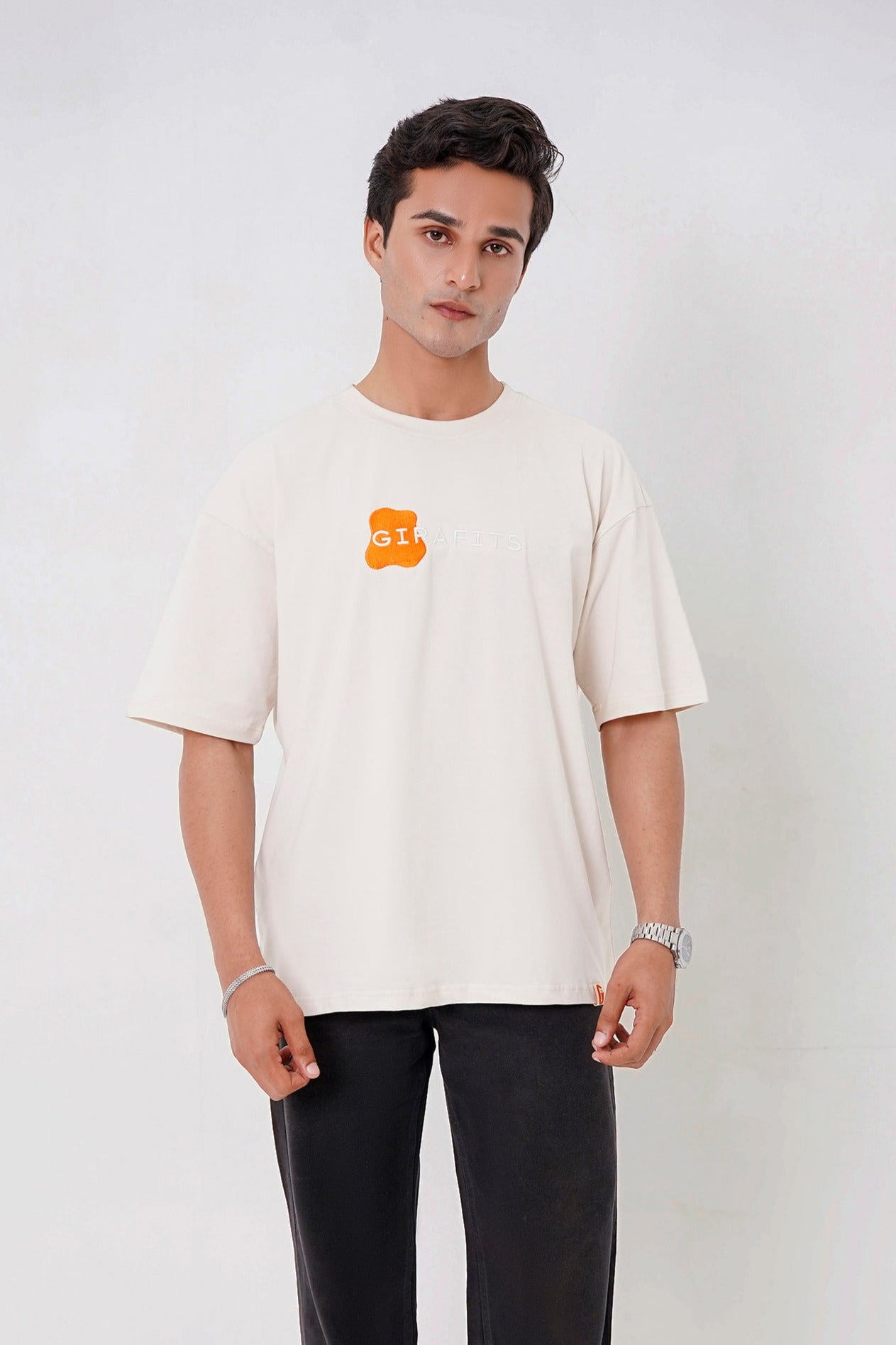 Girafits off white T-shirt with subtle embroidered branding, 200 GSM