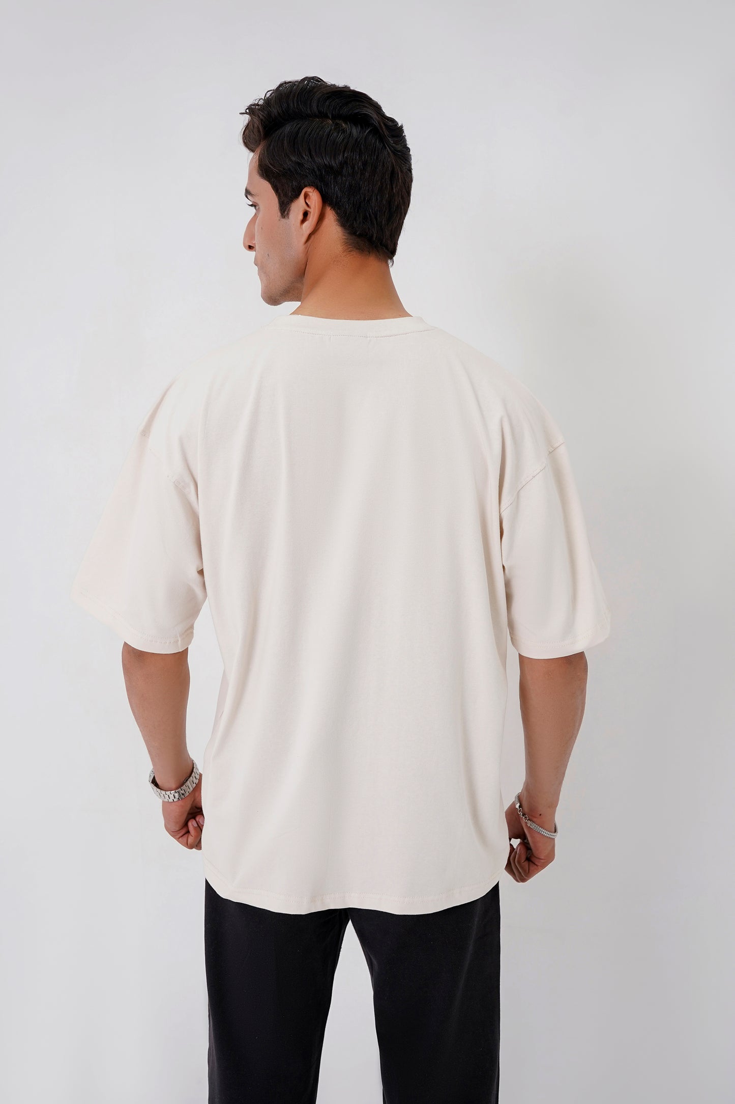 Minimal off white Girafits T-shirt with embroidered branding, 100% cotton- spandex