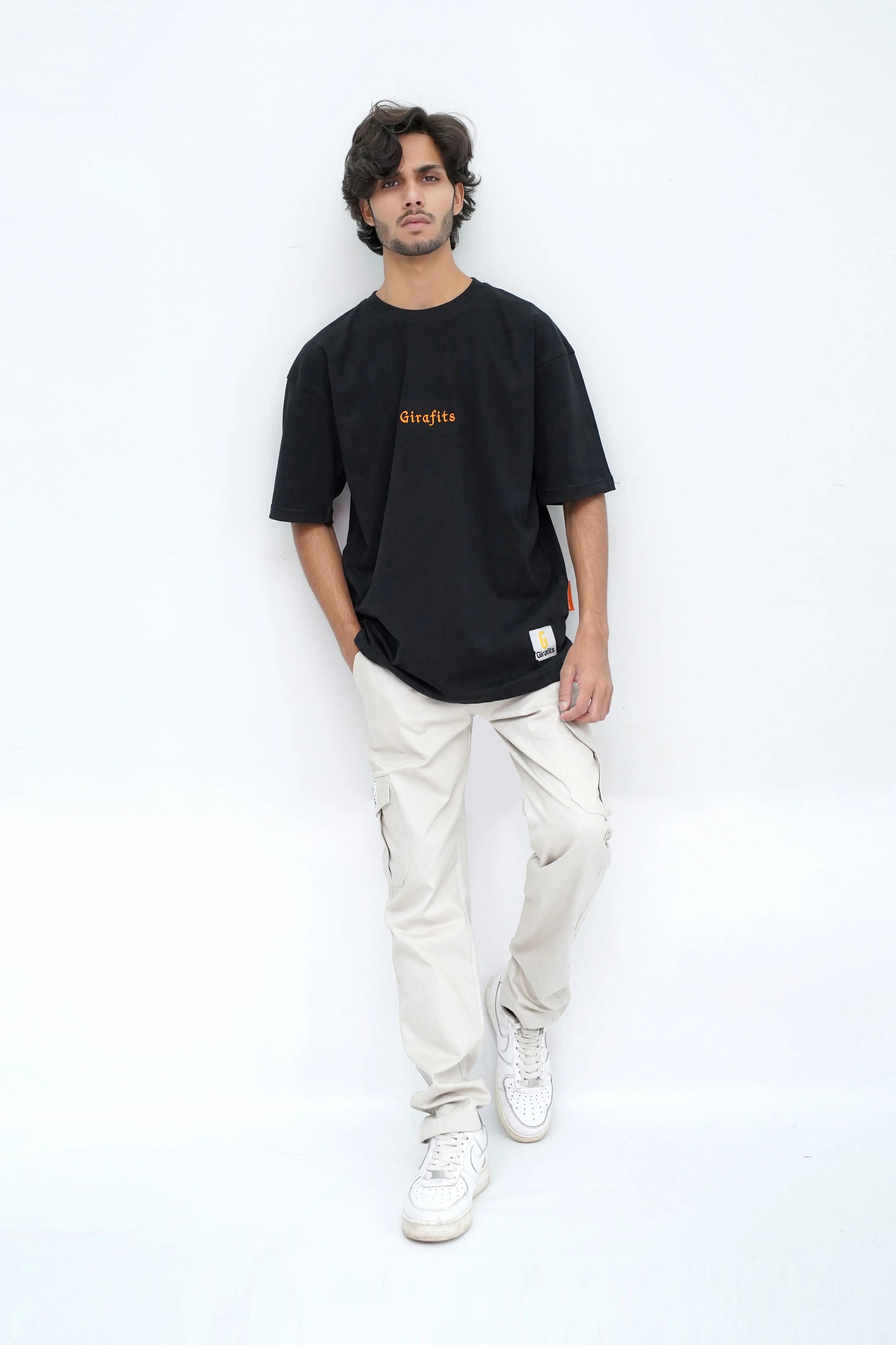 Funky oversized t-shirt with Girafits embroidery and abstract back logo