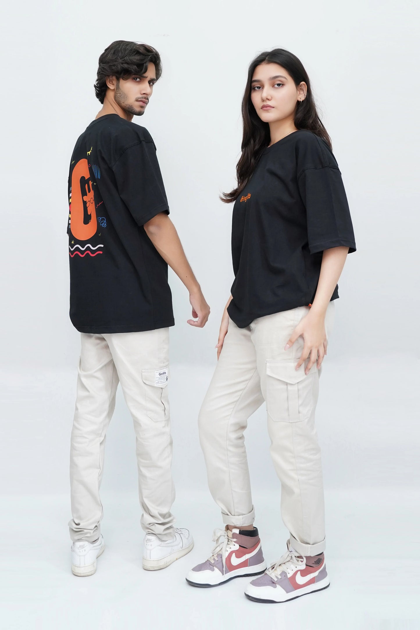 Cotton oversized t-shirt with funky back design, Girafits front signature