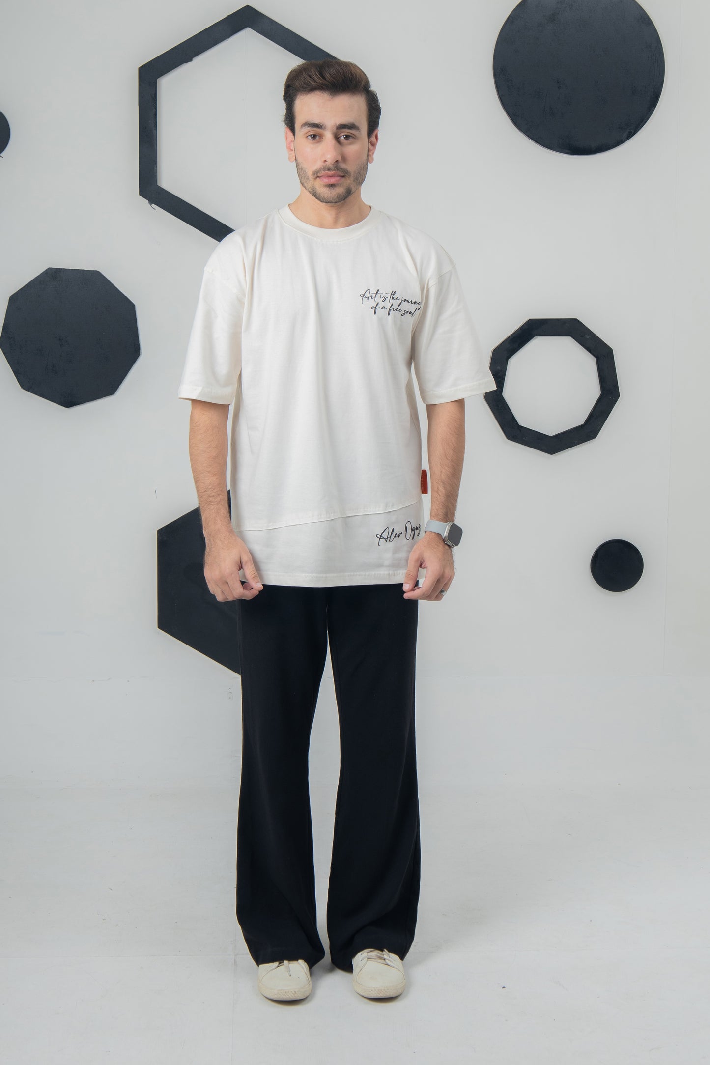 Graffiti-style oversized egg-white panel shirt, 220 GSM cotton, Free Soul design