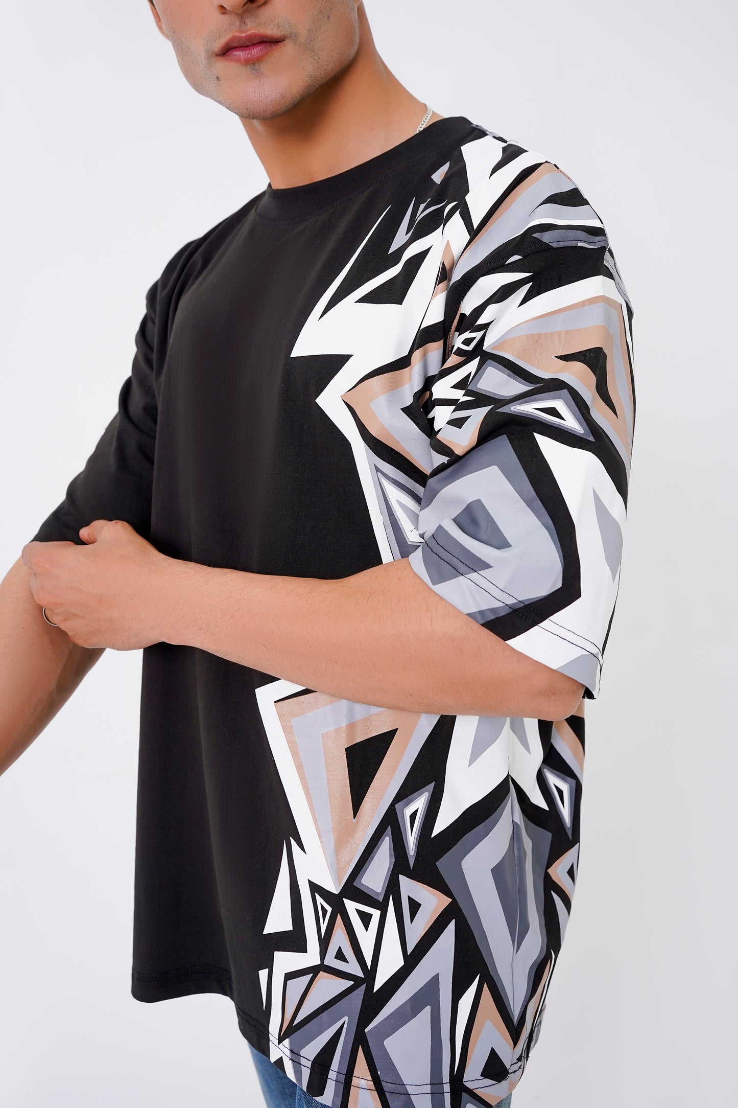 Oversized black t-shirt, 100% cotton, abstract design, unisex