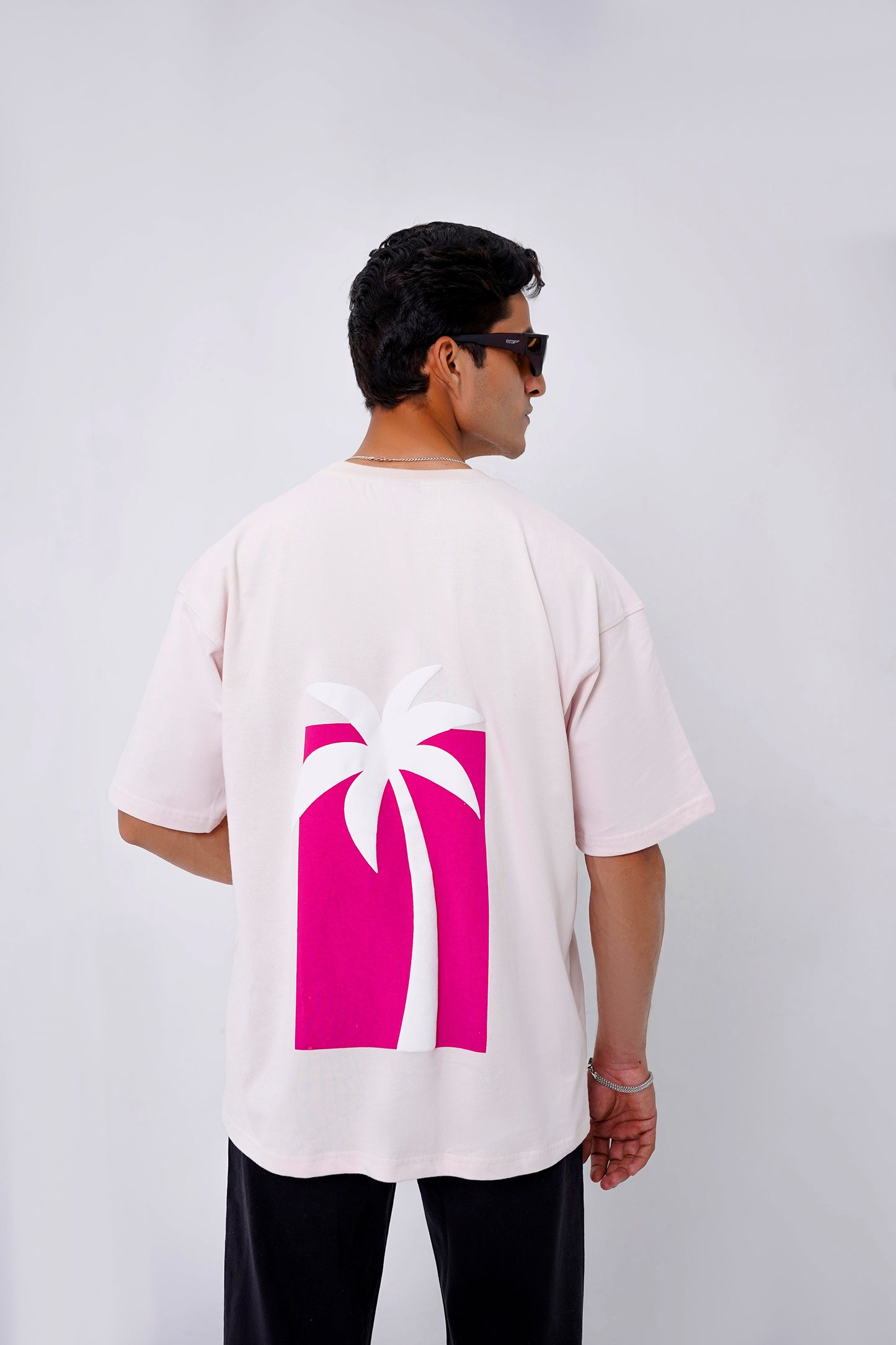 Oversized light pink t-shirt, 100% cotton, unisex casual wear