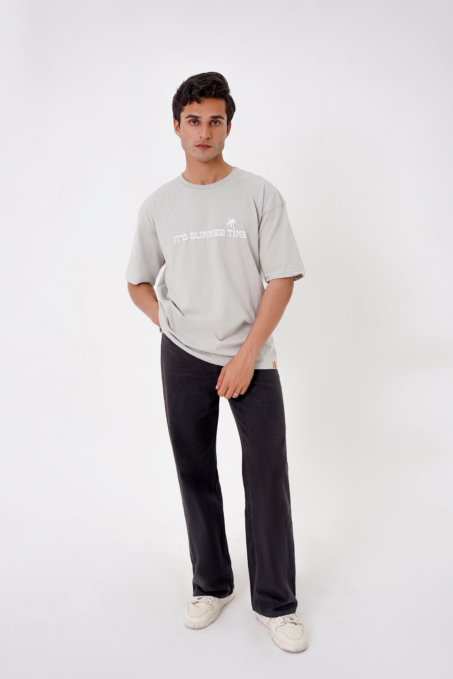 Grey unisex streetwear t-shirt, soft breathable jersey fabric