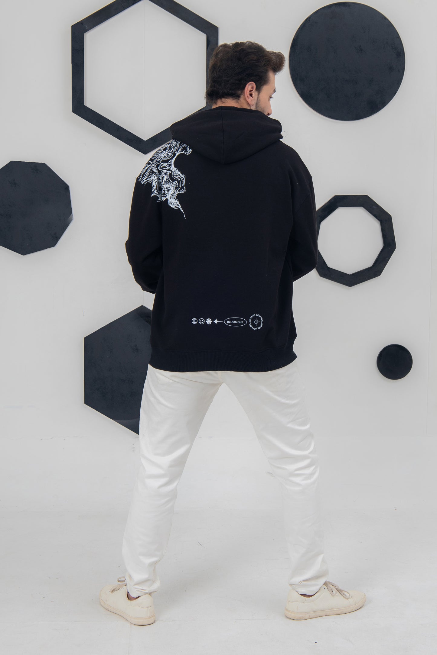 Oversized black hoodie, 100% cotton, soft fleece with smoky artwork