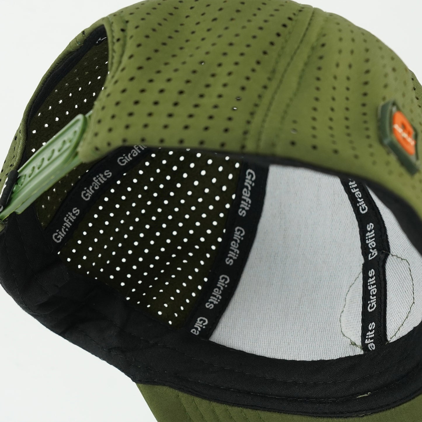 Softshell olive cap with laser-cut ventilation, water-resistant and stylish