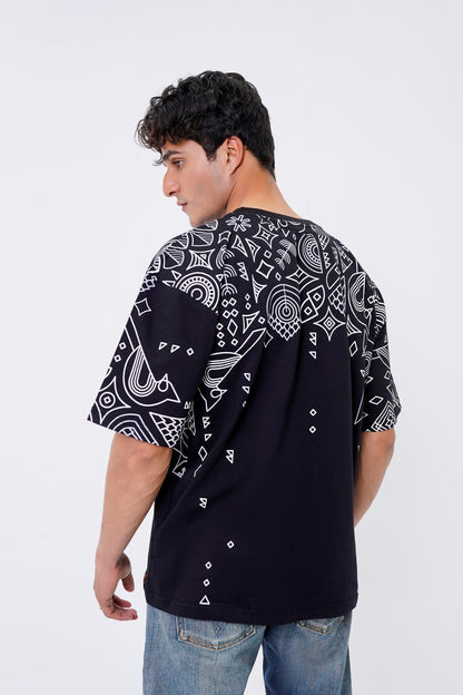 Black oversized unisex t-shirt with artistic back print, 100% cotton essential