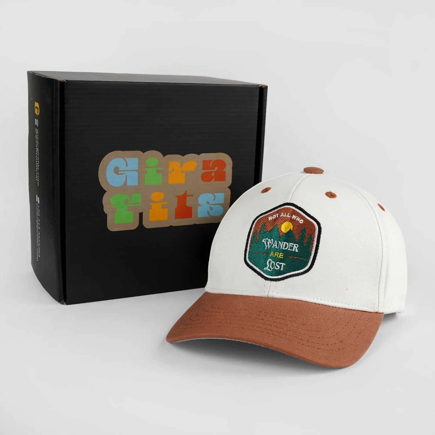 "Wanderer" embroidered cap in off-white and brown