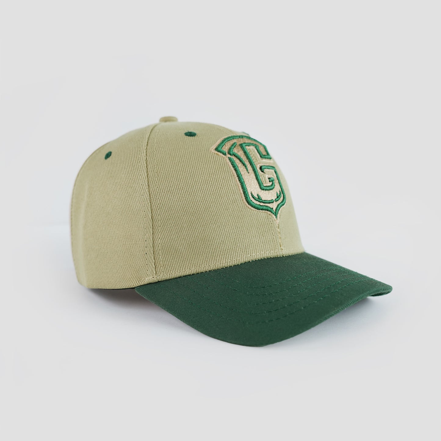 Girafits Core 02 with bold 3D embroidered logo.